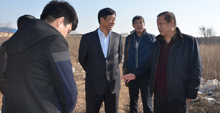 實地察看車站北街的斷頭路。.jpg